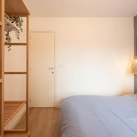 In Near The * أوستيند