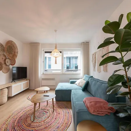 Apartment Pretty With Balcony
