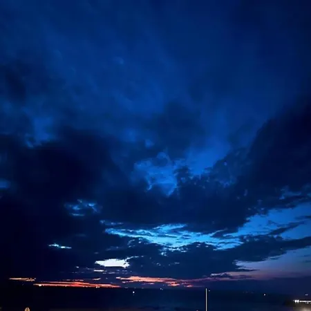 In Near The شقة *